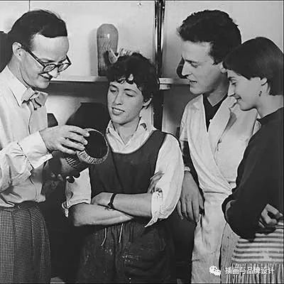 88岁老奶奶“玩泥巴”60年，成为MUJI的常驻陶艺家，她做的陶瓷是全瑞典最可爱的