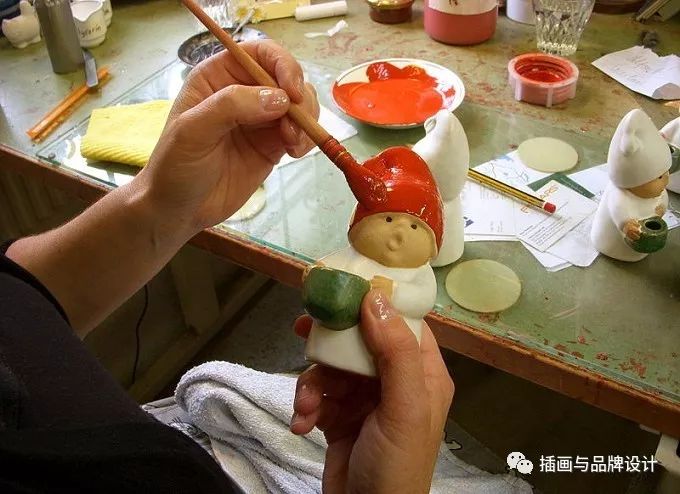 88岁老奶奶“玩泥巴”60年，成为MUJI的常驻陶艺家，她做的陶瓷是全瑞典最可爱的