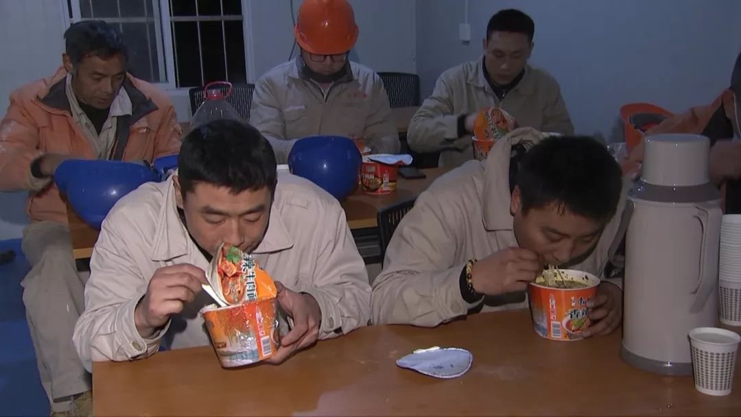 神速！20处临检板房连夜竣工暖心！“辛苦指数”换检疫人员“安心指数”