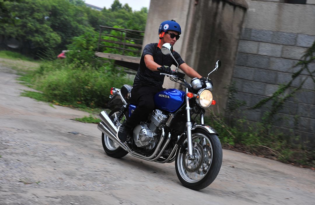 本田cb4002018款试驾,2024款本田cb400试驾