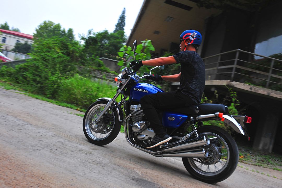 本田cb4002018款试驾,2024款本田cb400试驾