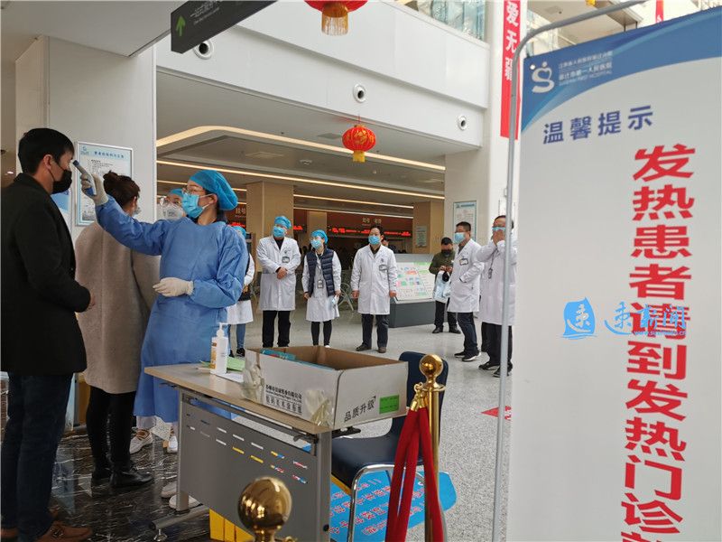 记者访武汉发热门诊,记者探访医院发热门诊