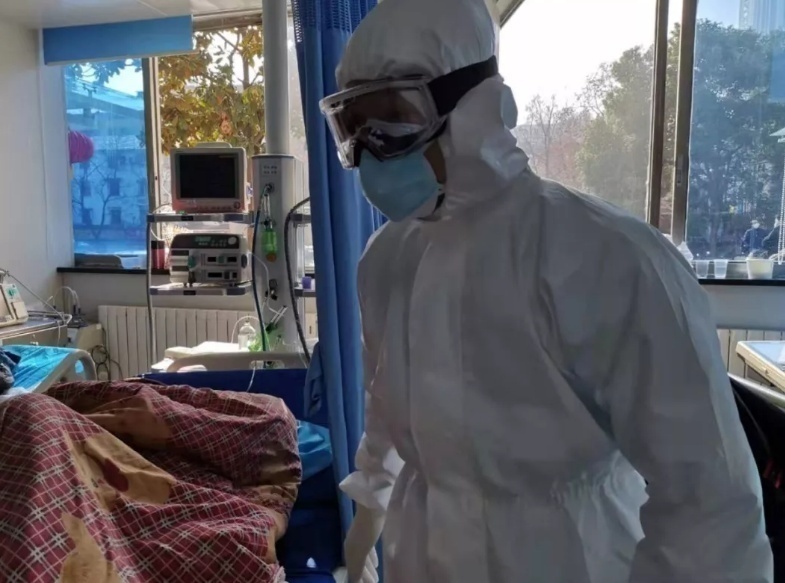 那位在电话里崩溃咆哮的医生到底经历了什么？