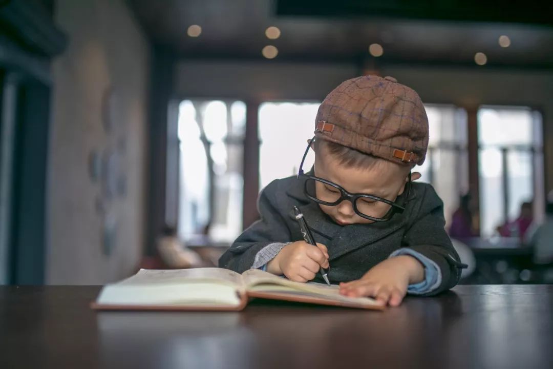 为什么在家里呆久了会闷,家中呆久了闷得慌