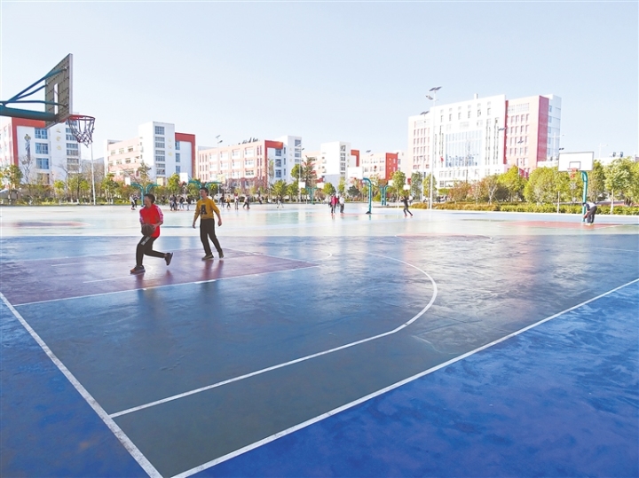 风起扬帆正当时书法,曲靖市教育体育发展