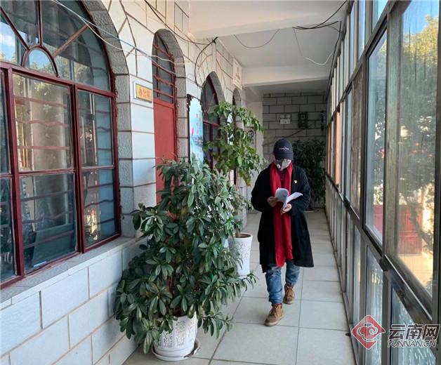 曲靖老村长石屏,曲靖硬核村长大喇叭喊话