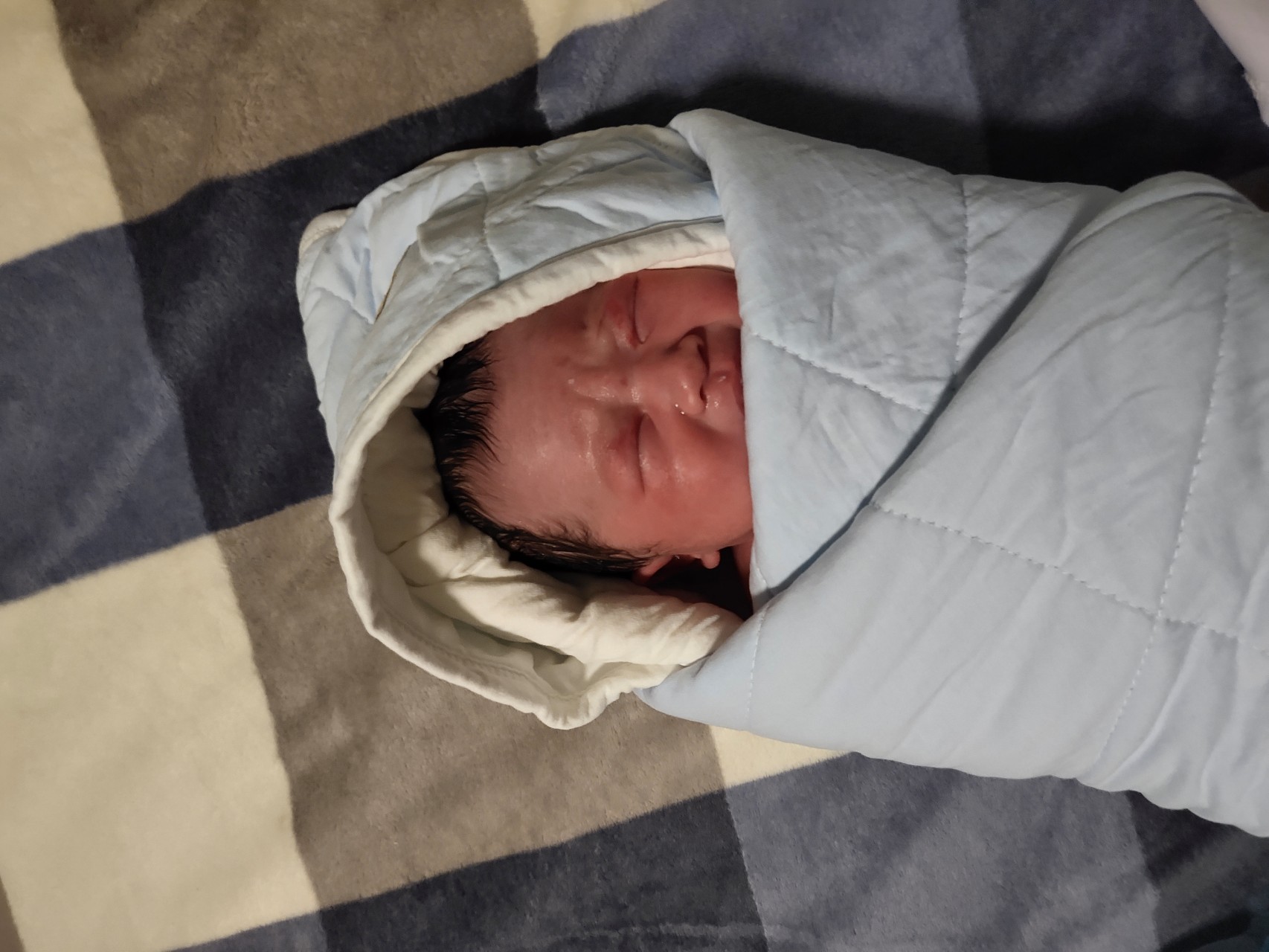 二胎临产助产,助产士在家给孕妇生二胎