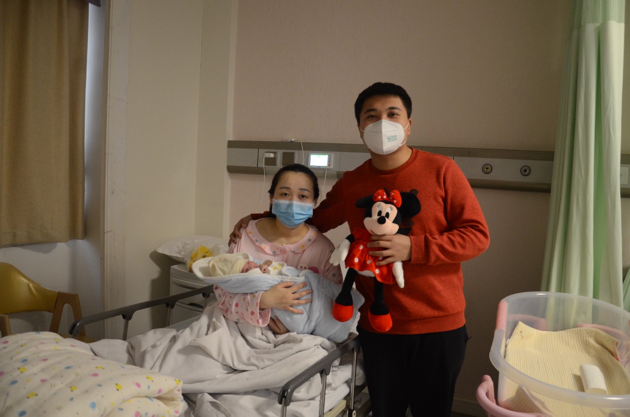 二胎临产助产,助产士在家给孕妇生二胎