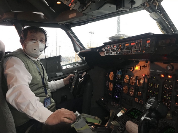 两架专机驰援武汉视频,47吨防疫物资运送上海