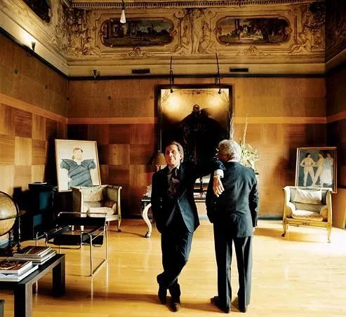 知道你们无聊，于是请来这些时装大师，陪你们一起宅在家中