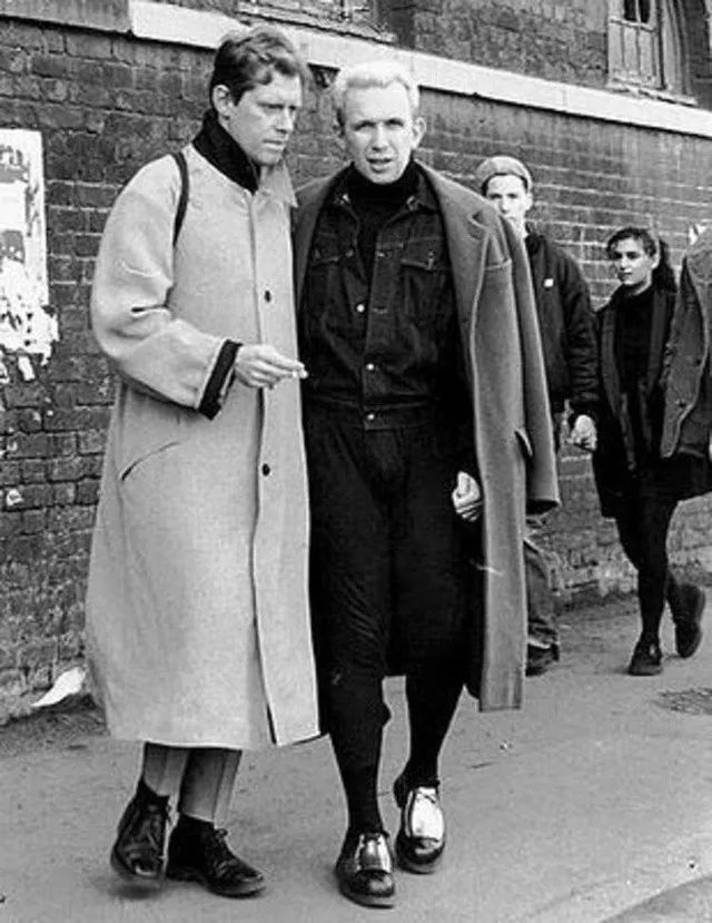 知道你们无聊，于是请来这些时装大师，陪你们一起宅在家中