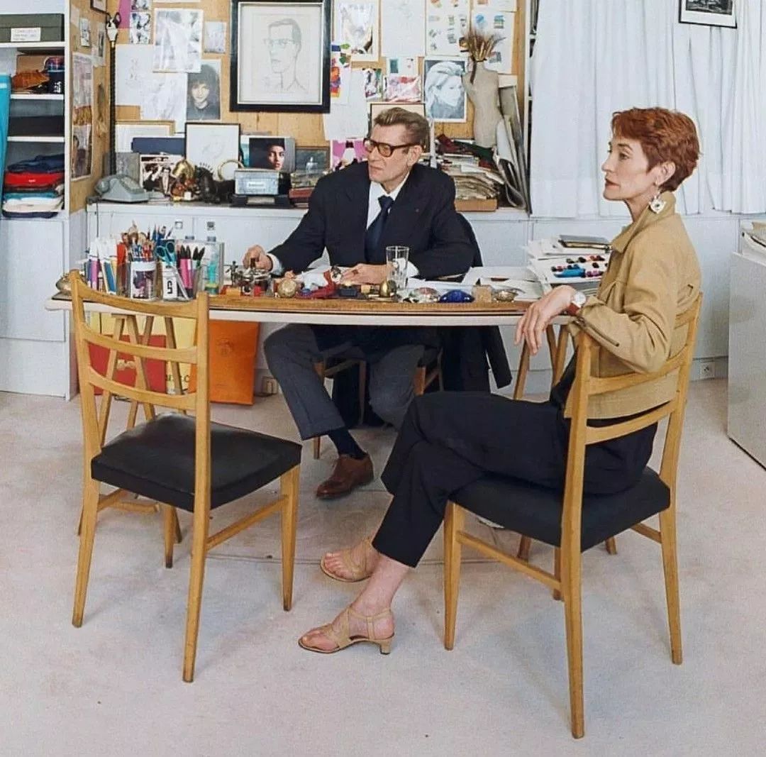 知道你们无聊，于是请来这些时装大师，陪你们一起宅在家中