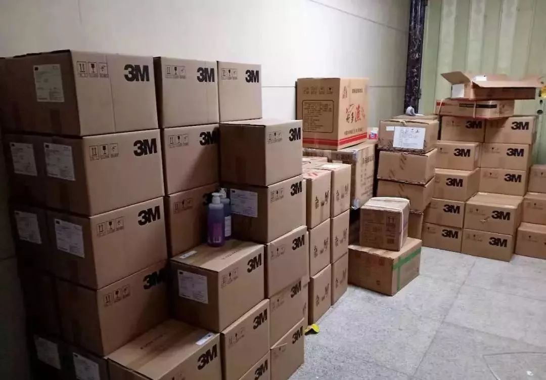 妈妈保护别人,妈妈现在的任务就是把孩子照顾好