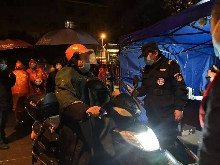 众志成城筑牢疫情防控网,织密疫情防控网用心守护这座城