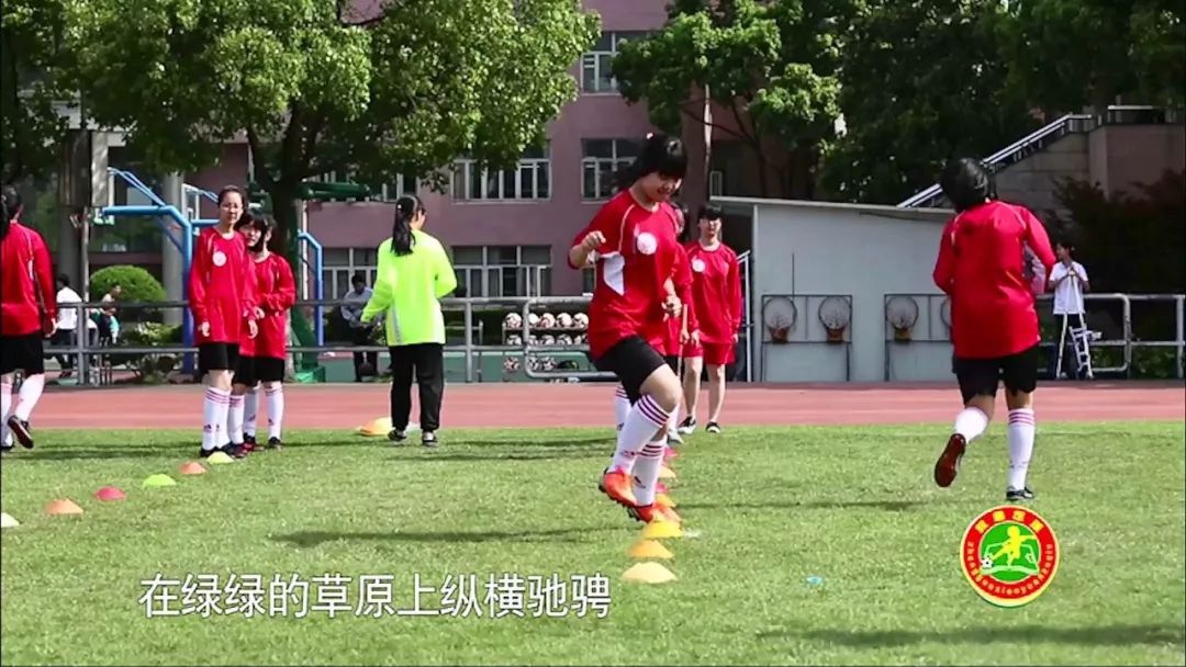 校园里的足球作品,校园足球视频完整版