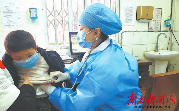 33周孕妈妈主动请缨坚守抗疫一线,南充医务人员抗击疫情