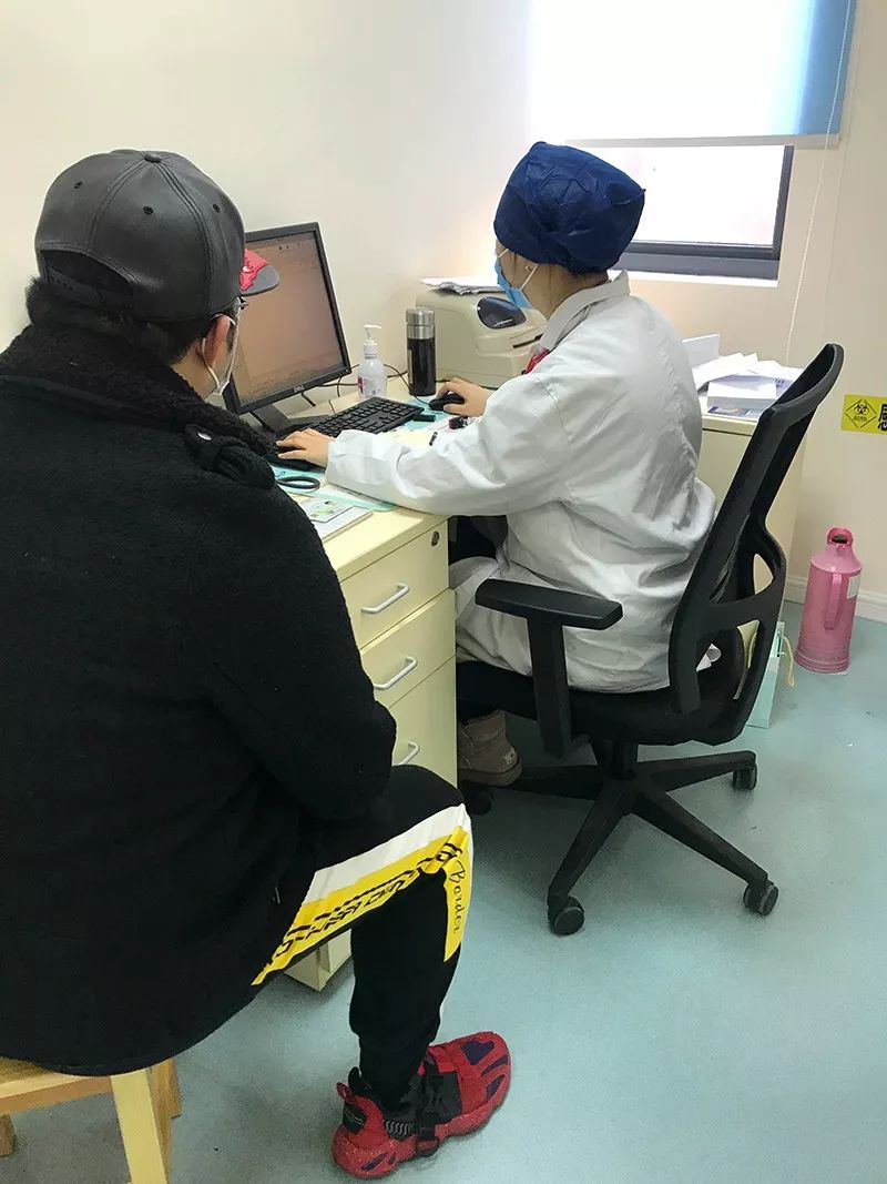 代购蔬菜、送药上门……吴淞这群居委干部开启新“副业”