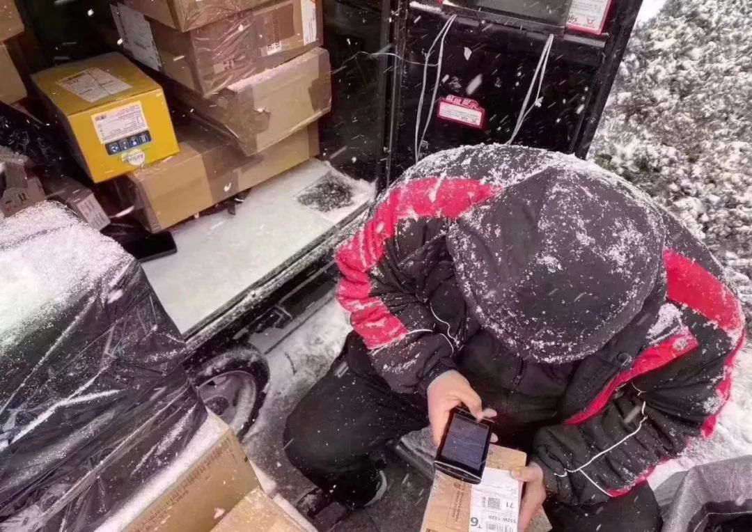 快递小哥表达我太难了,快递小哥你还好吗