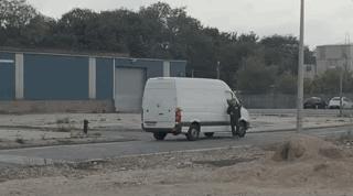 快递小哥表达我太难了,快递小哥你还好吗