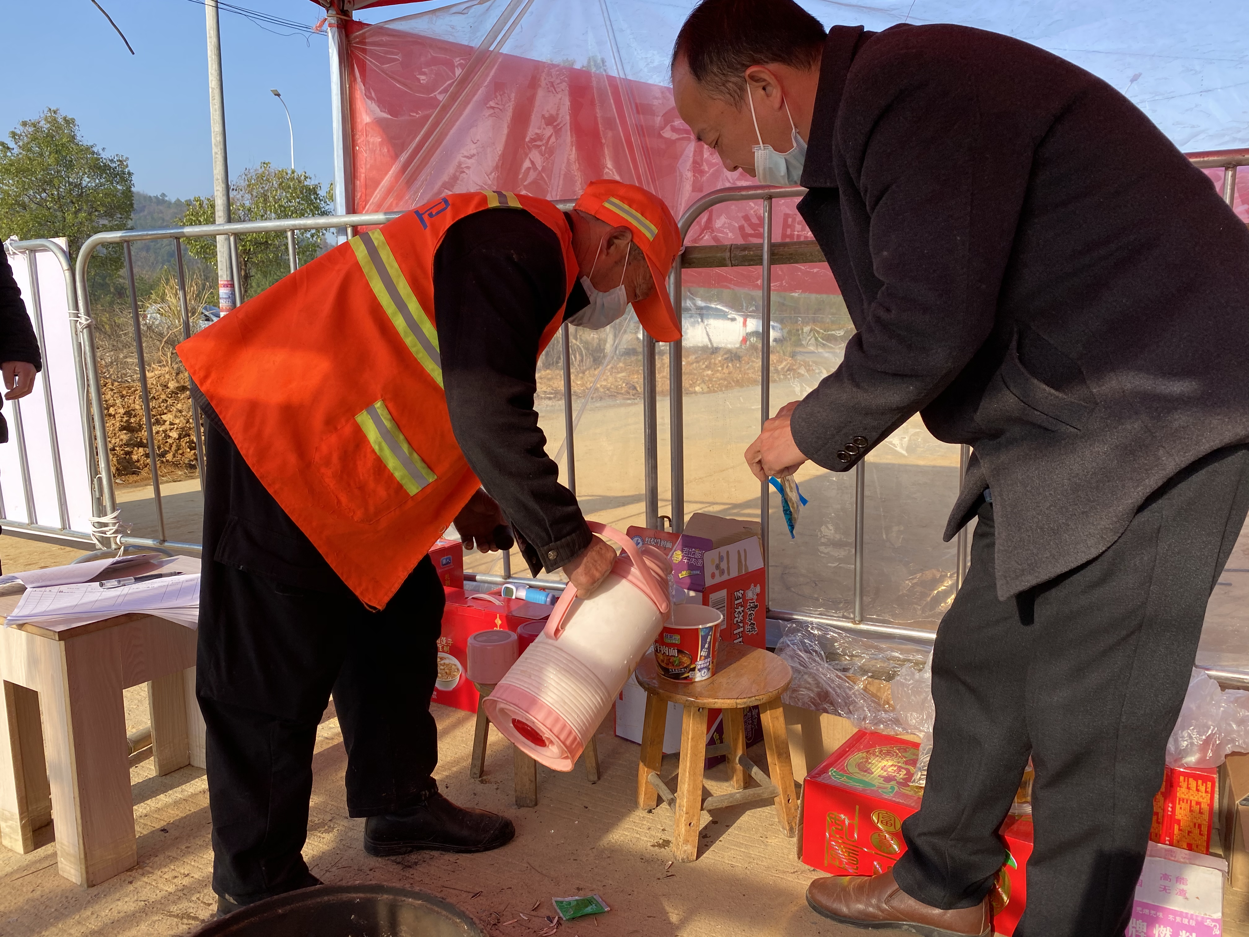 防疫前线暖心,防疫医护人员所受到的温暖