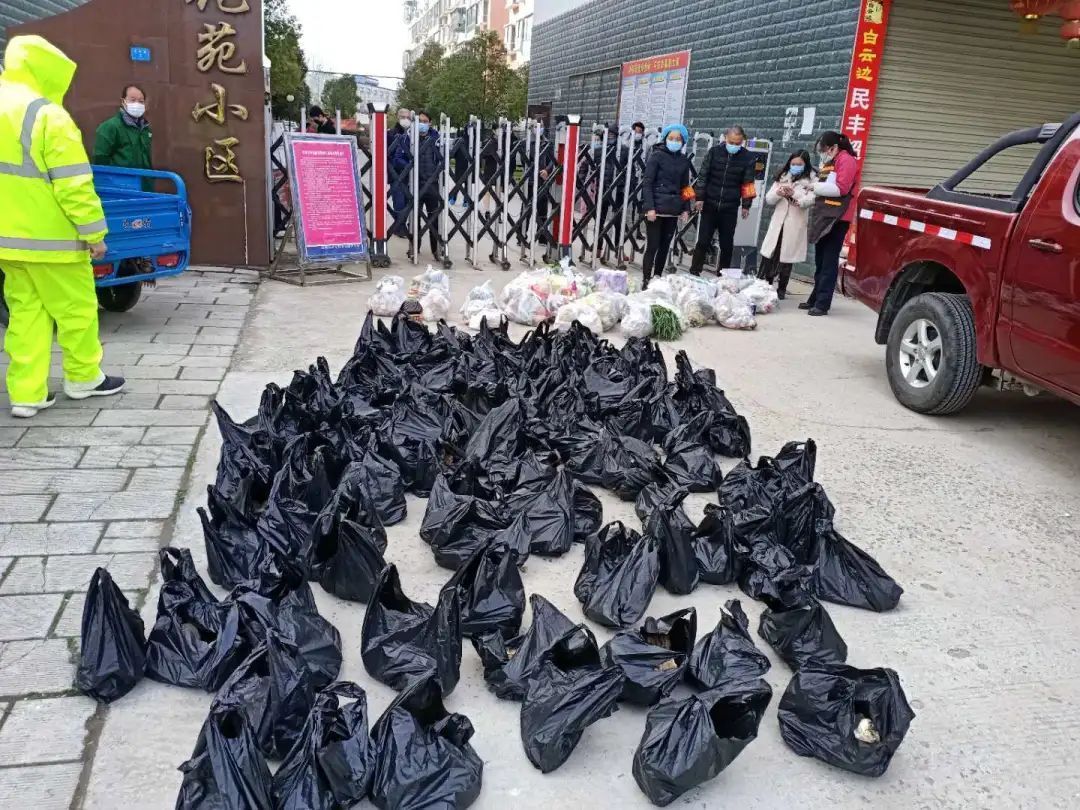 湖北“代购员”讲述：小区封闭后，怎样帮300户买菜