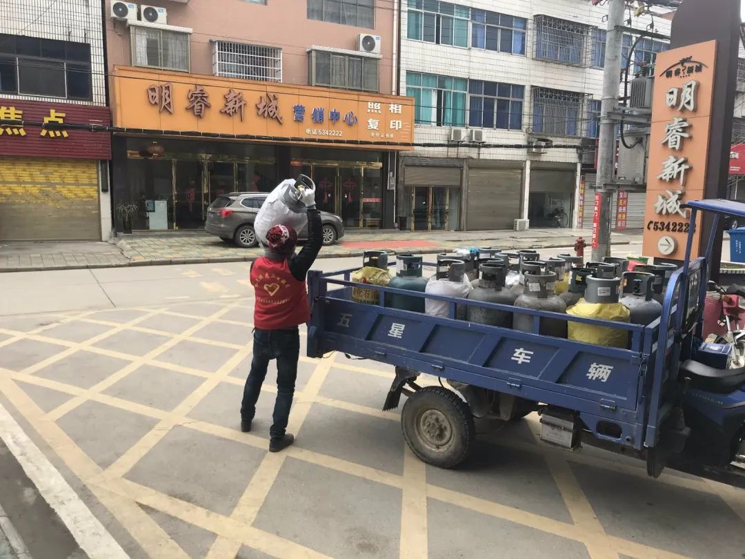 这个家庭“邮局”，接线与派送两不误