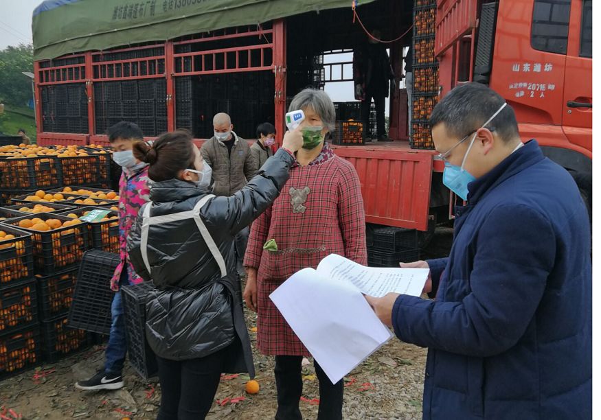 开州区抗疫照片,开州区一家三口齐上阵抗疫