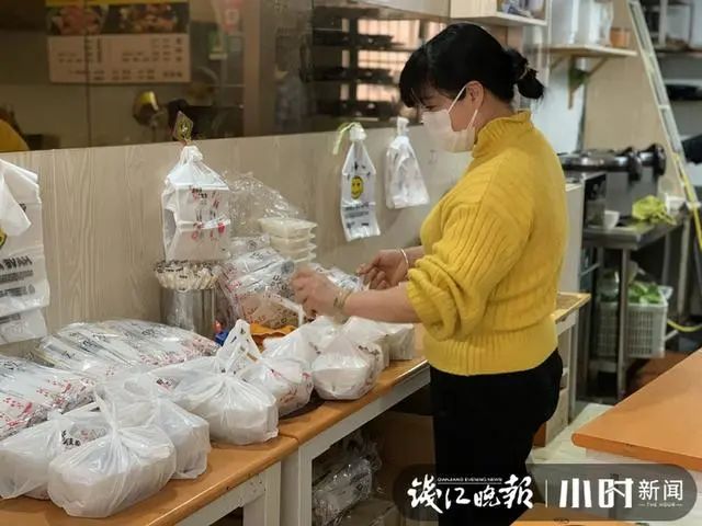 “我是*江老**湖，这次的亏损不敢算！”杭城黄焖鸡米饭店主盼来复工快哭了