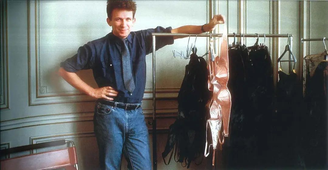 保罗高缇耶麦当娜,高缇耶为麦当娜定制锥形胸衣