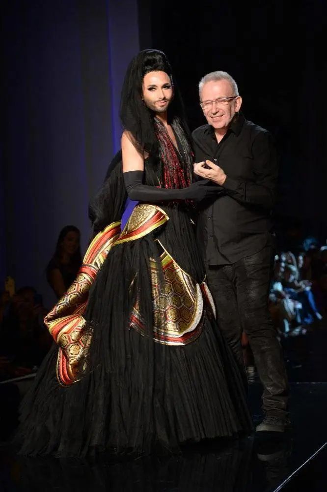 保罗高缇耶麦当娜,高缇耶为麦当娜定制锥形胸衣