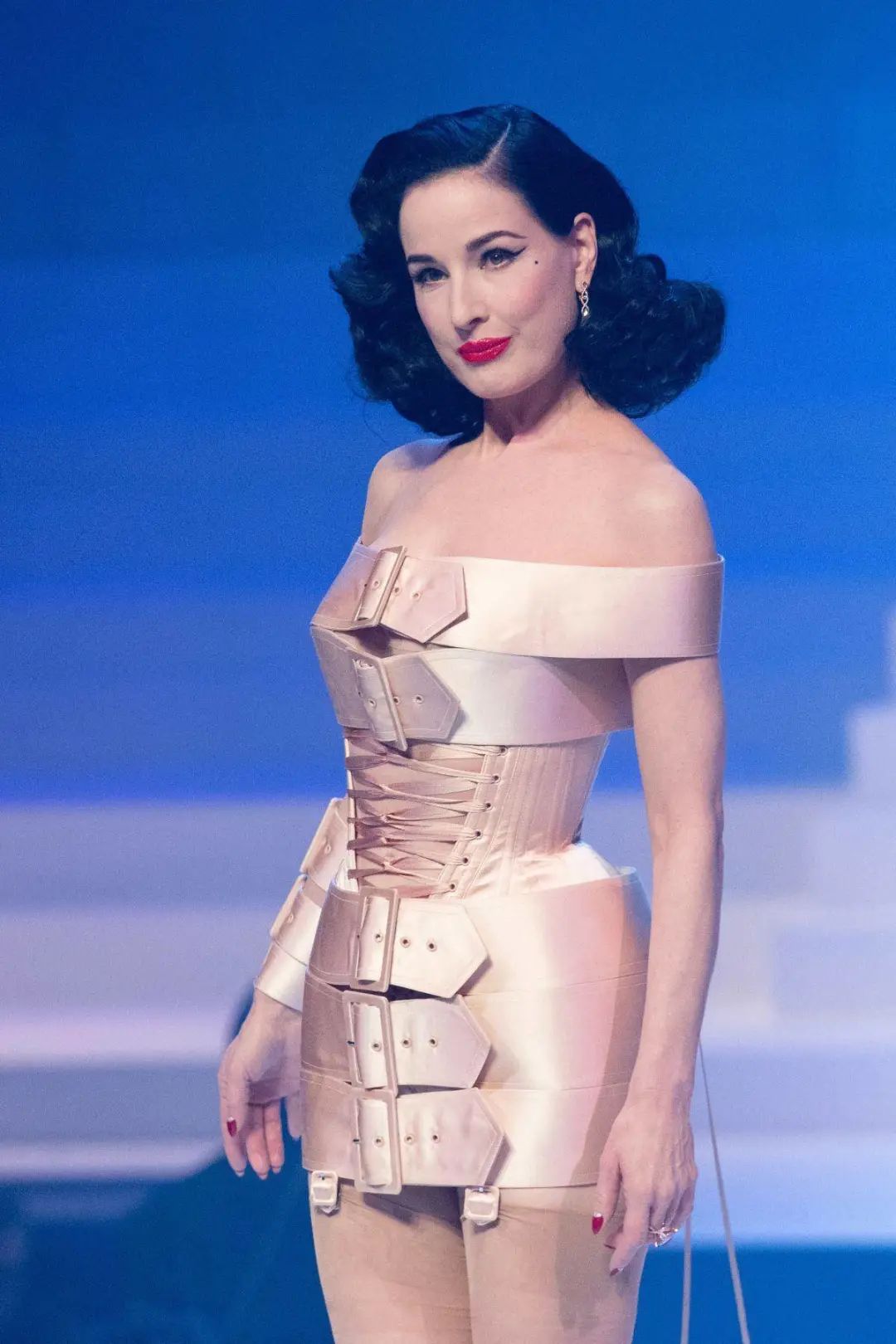 保罗高缇耶麦当娜,高缇耶为麦当娜定制锥形胸衣