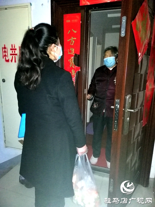 小区客服张蒙蒙：变成勤劳的“小蜜蜂”全心全意守护您