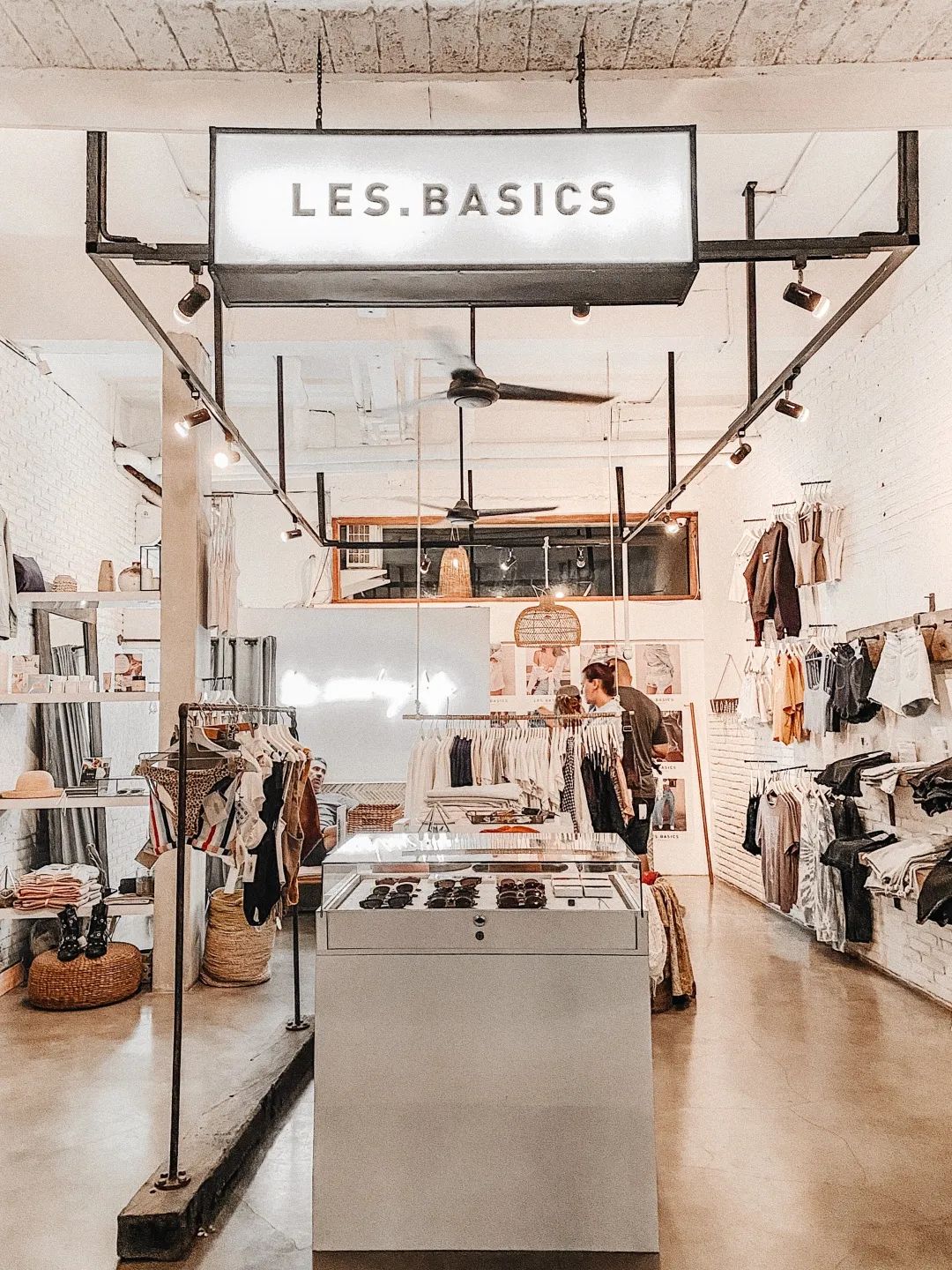 巴厘岛哪里买衣服好看女生,巴厘岛哪里可以买到便宜的衣服