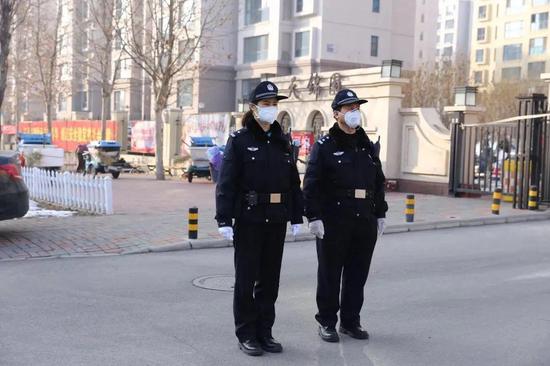 一抹藏蓝一道防线*徽警**闪耀在天津疫情防控一线