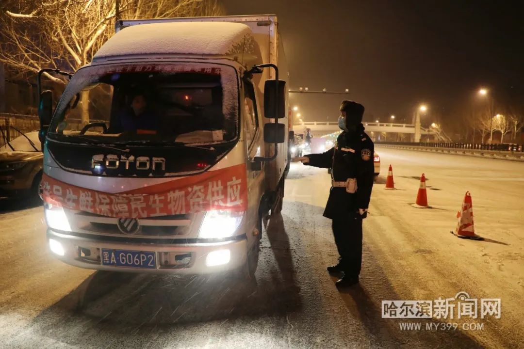 交警多举措守护春运平安路,交警多举措宣传护航春运安全