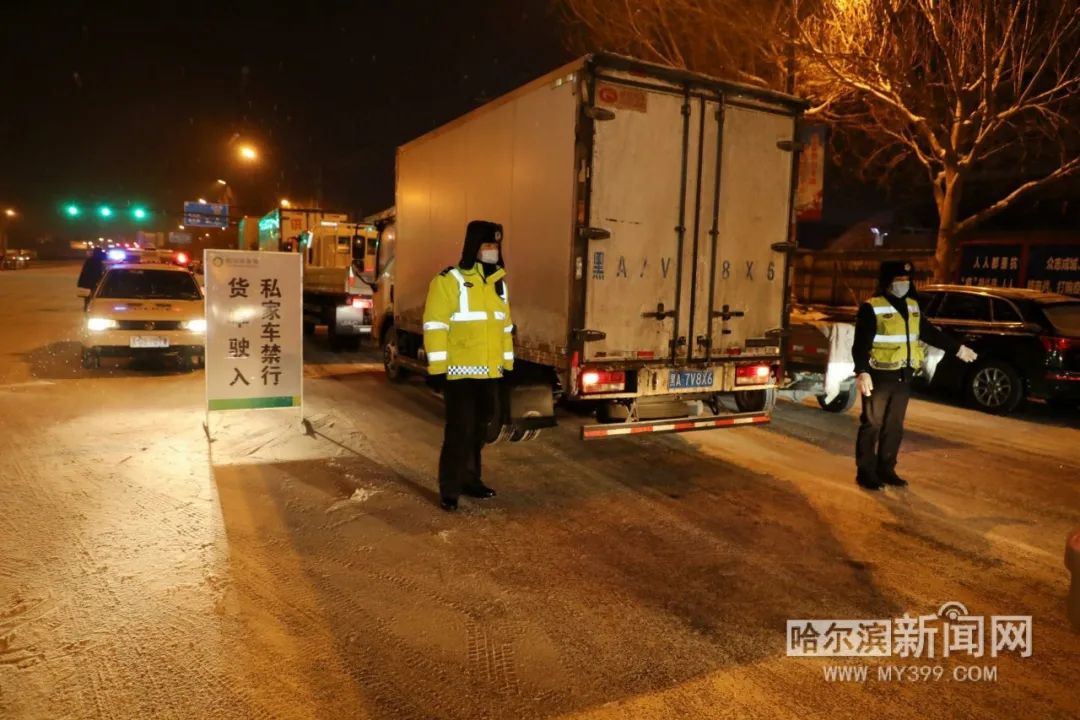 交警多举措守护春运平安路,交警多举措宣传护航春运安全