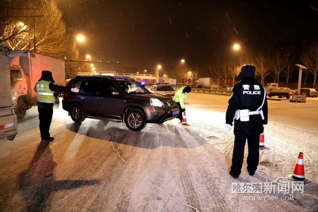 交警多举措守护春运平安路,交警多举措宣传护航春运安全