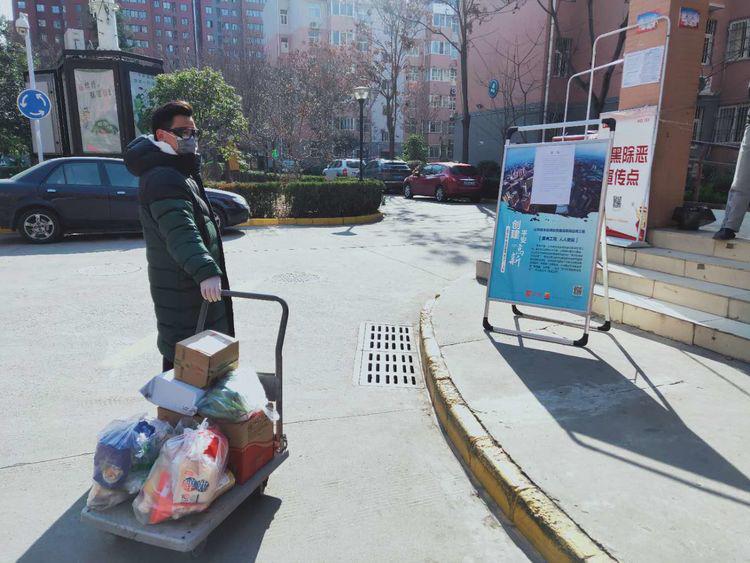 群众点单志愿者接单,志愿者变身代购员便民举措暖人心