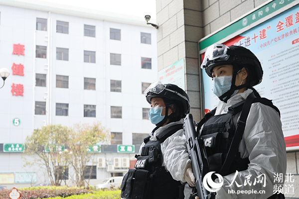 巾帼不让须眉抗议女民警火线出征 (新闻联播一线抗疫群英谱张伯礼)