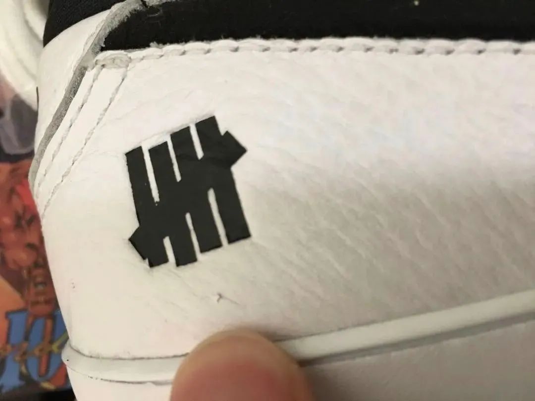球鞋二次发售鞋盒瑕疵,卖家发来鞋盒轻微破损