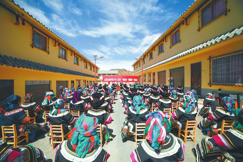 只争朝夕不负韶华共同迎接2020,团结带领妇女建功新时代