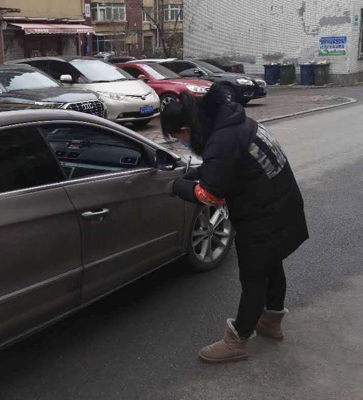 抹去红妆上“疫线”柔肩撑起半边天