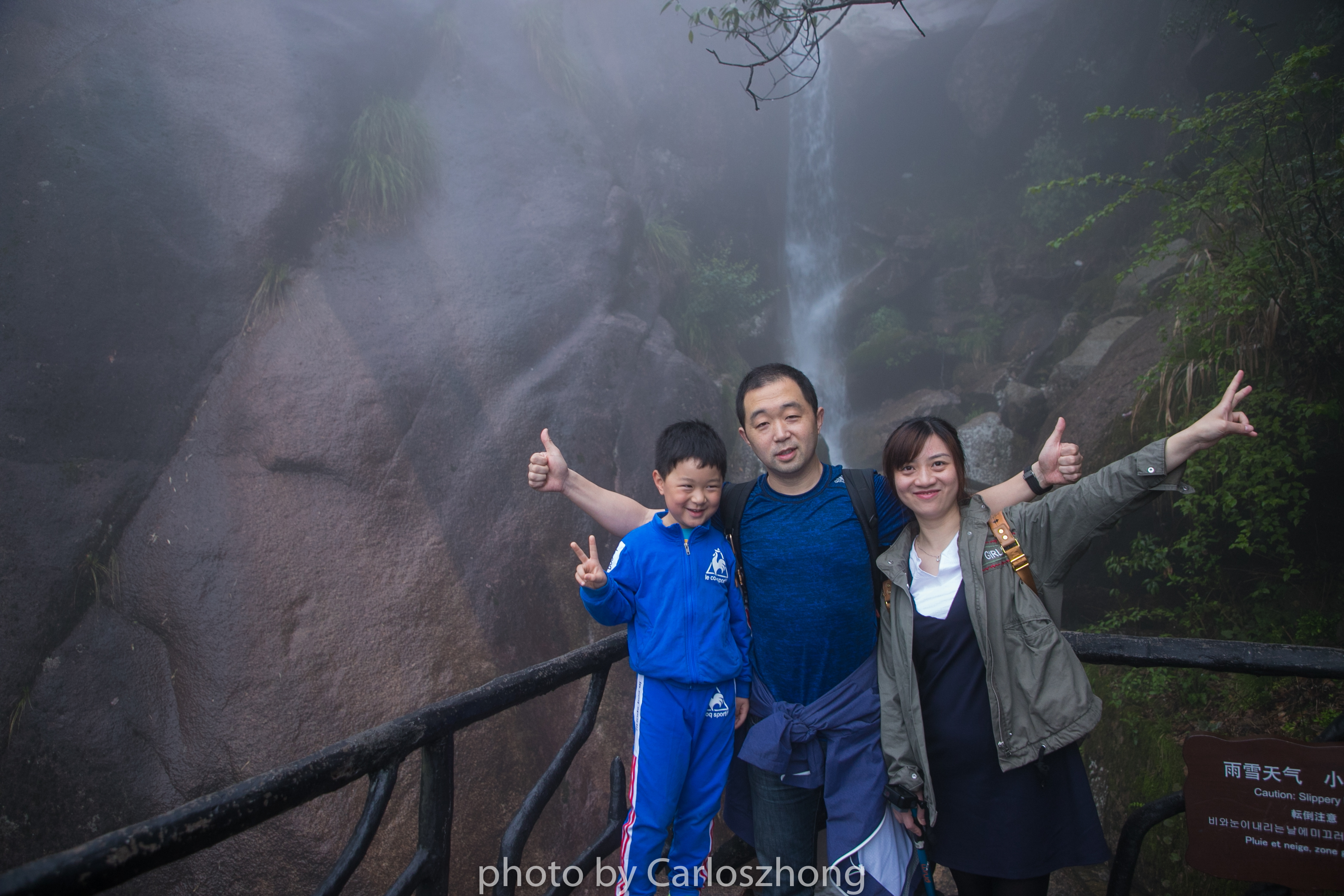上海疫线巾帼把思念写在防护服上，用“申花加油”为儿子庆生