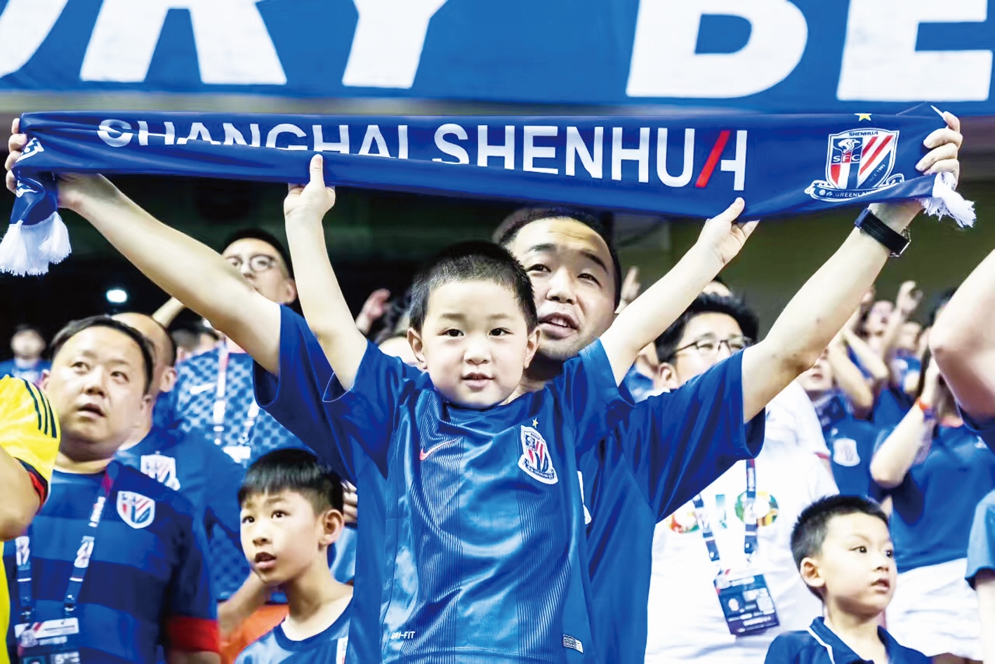 上海疫线巾帼把思念写在防护服上，用“申花加油”为儿子庆生