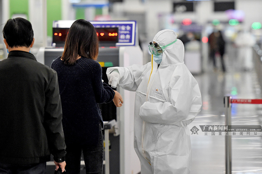 3月8日焦点图：@中小学生发新课本了，收到了吗？