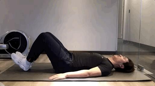 在家健身错误动作,在家健身关注安全搞笑