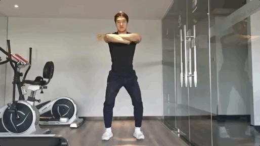 在家健身错误动作,在家健身关注安全搞笑