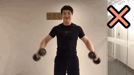 在家健身错误动作,在家健身关注安全搞笑