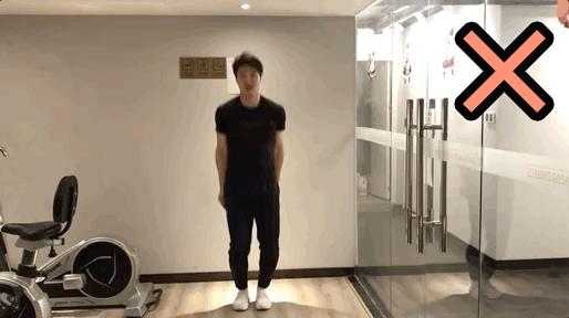 在家健身错误动作,在家健身关注安全搞笑