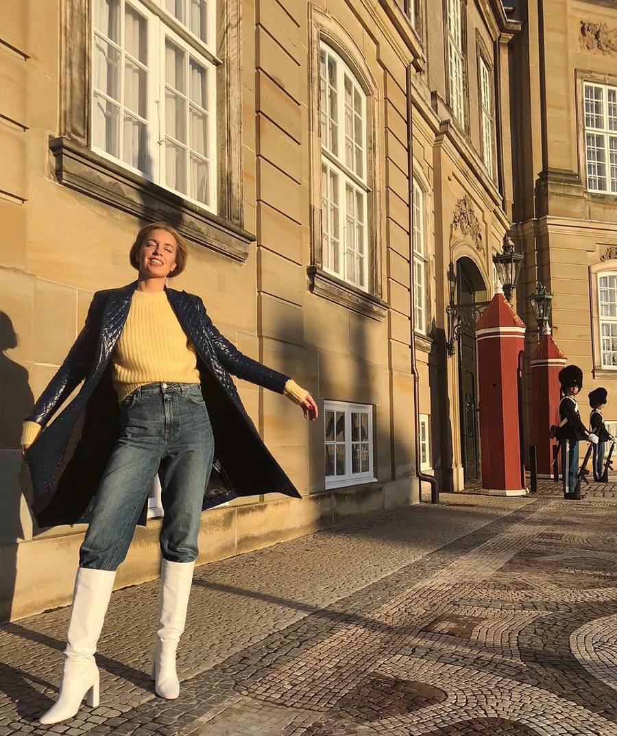 裤筒塞进靴子里的穿搭技巧,肥裤子怎样塞到马丁靴